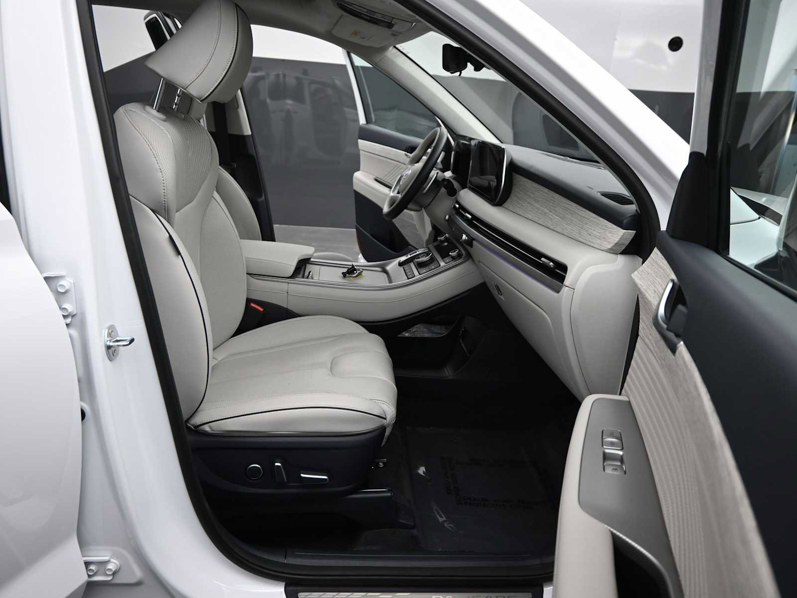 Used 2025 Hyundai Palisade Calligraphy image 15