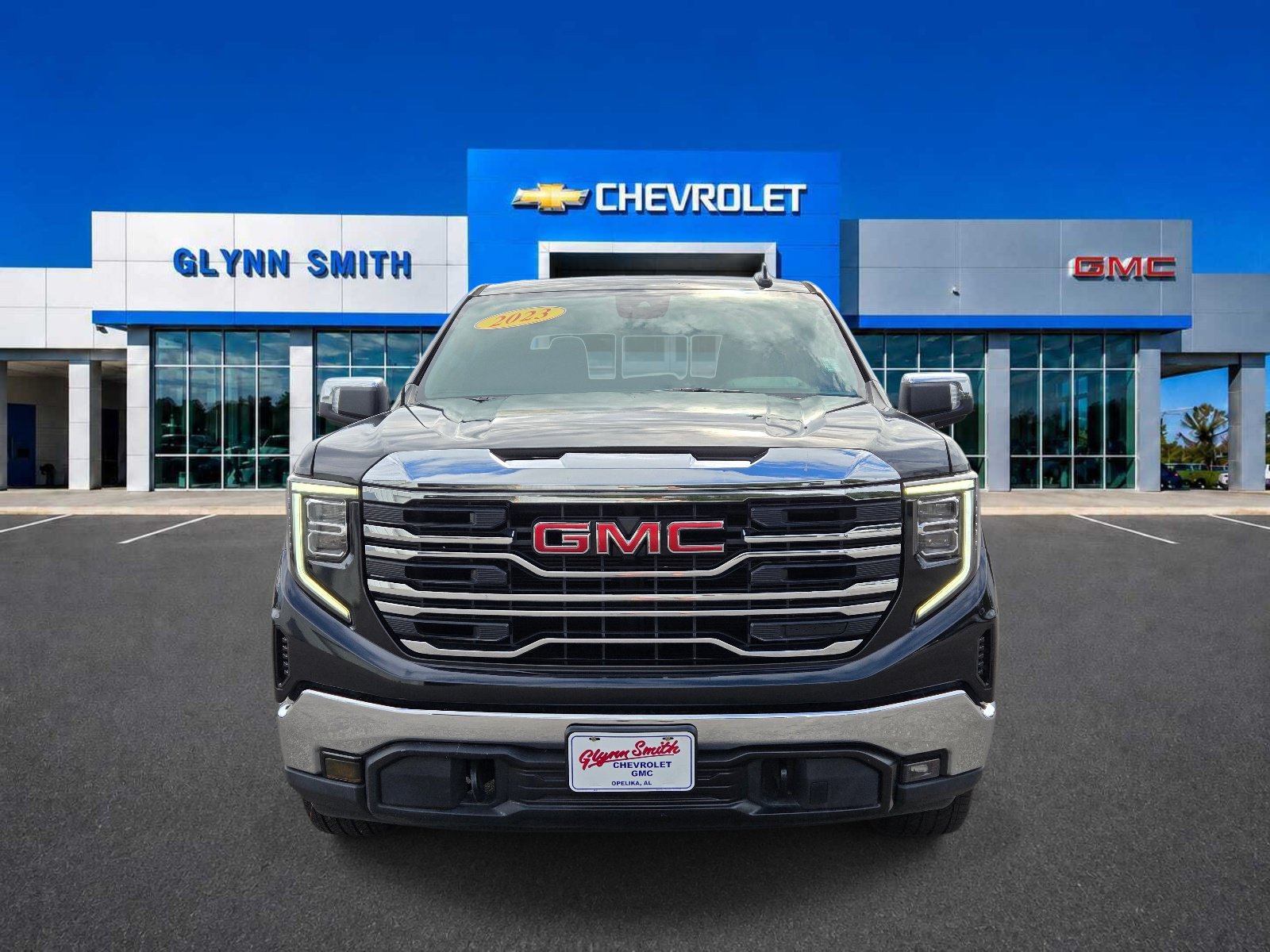 Used 2023 GMC Sierra 1500 SLT RWD image 2