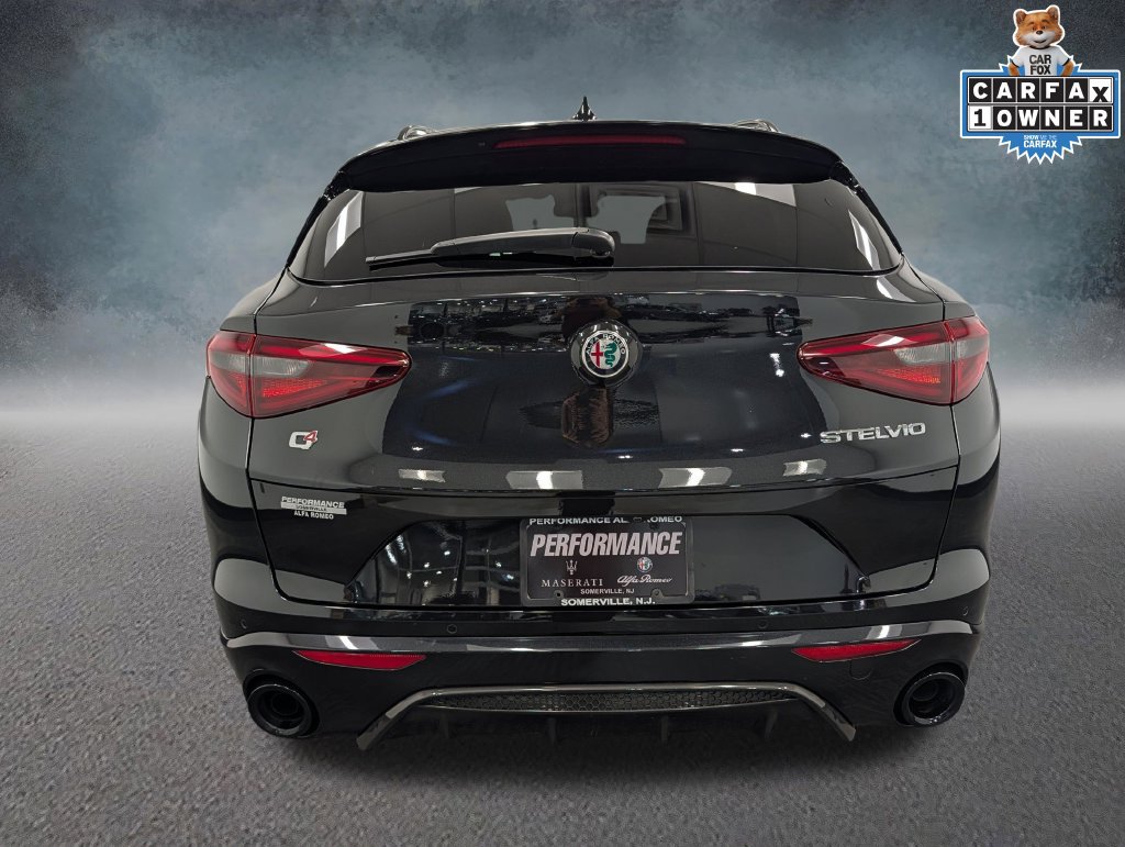 Used 2023 Alfa Romeo Stelvio Veloce AWD/4WD image 5