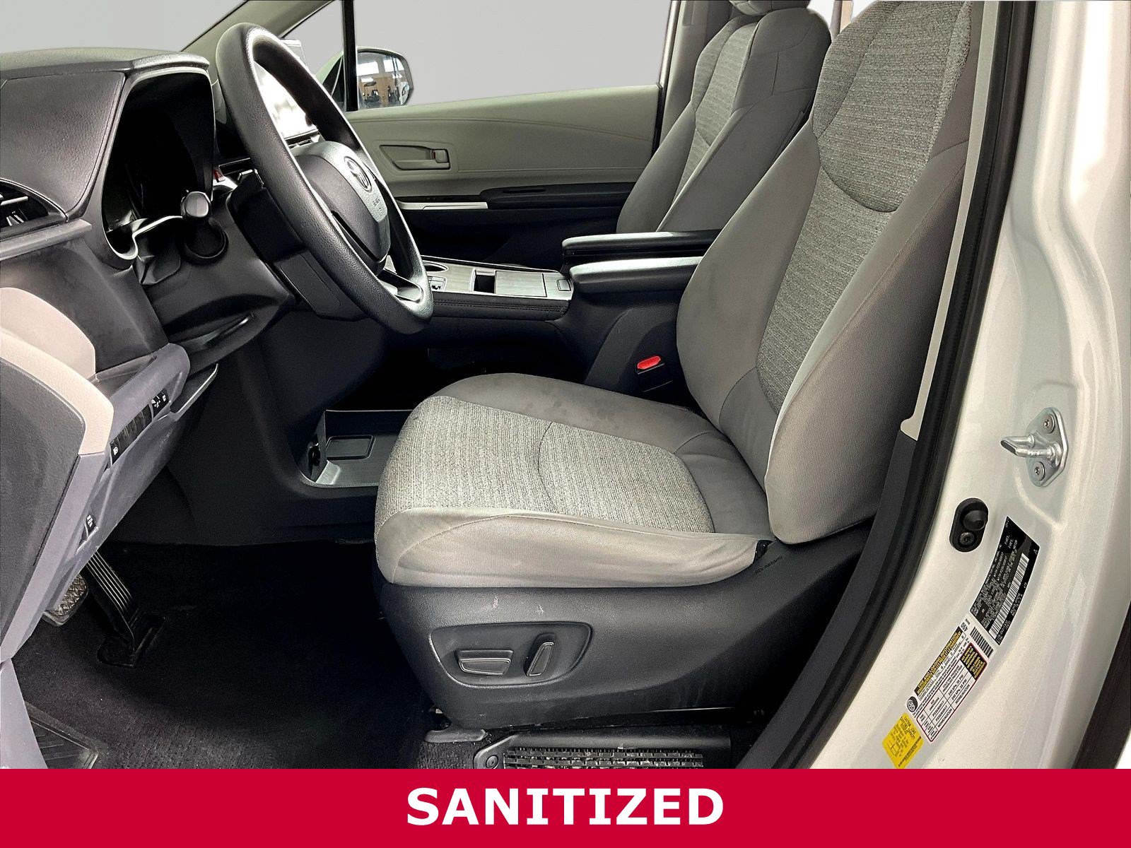 Used 2022 Toyota Sienna LE FWD image 18