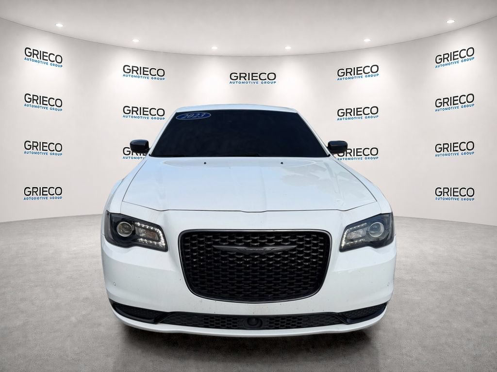 Used 2023 Chrysler 300 Touring w/ Safetytec Plus Group RWD image 2