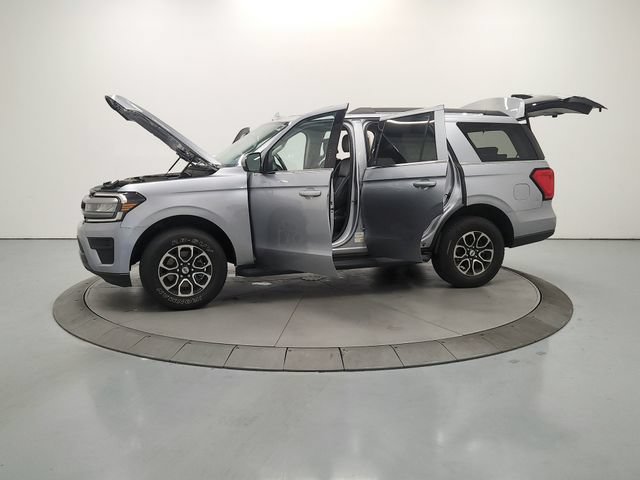 Used 2024 Ford Expedition XLT RWD image 13