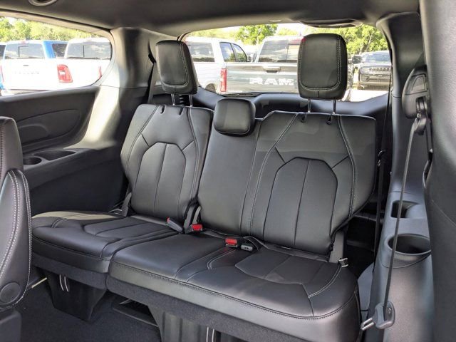 New 2026 Chrysler Pacifica Select FWD image 14
