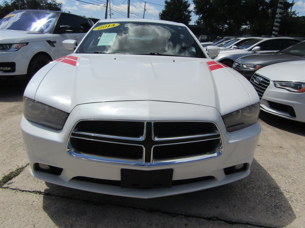 Used 2014 Dodge Charger SXT RWD image 2