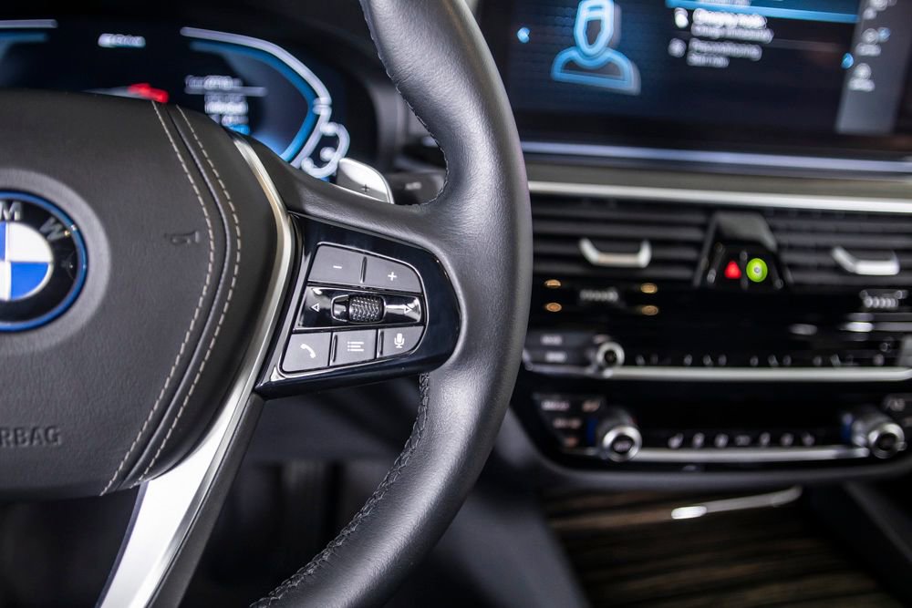 Used 2023 BMW 530e w/ Executive Package image 45