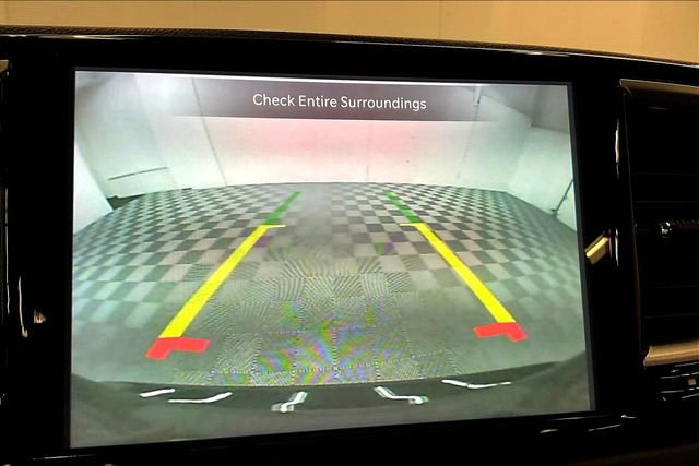 Used 2024 Chrysler Pacifica Touring-L image 28
