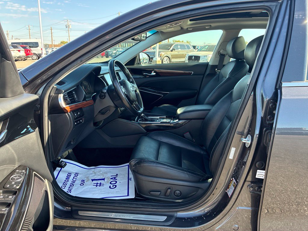 Used 2017 Kia Cadenza Premium w/ Luxury Package FWD image 11