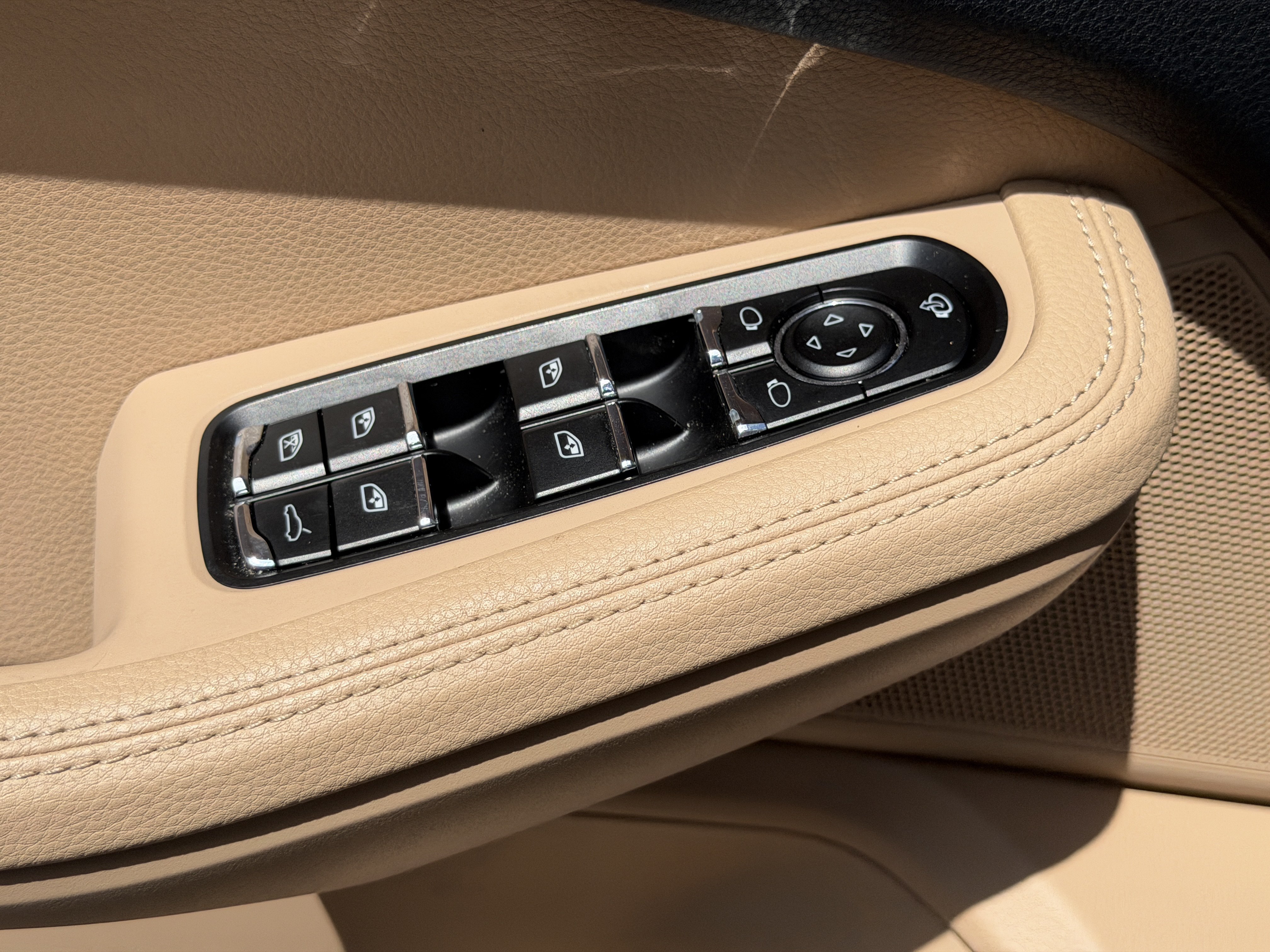 Certified 2024 Porsche Macan S AWD/4WD image 21
