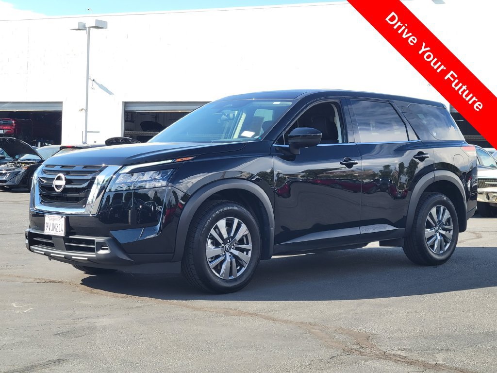 Used 2025 Nissan Pathfinder S AWD/4WD image 2