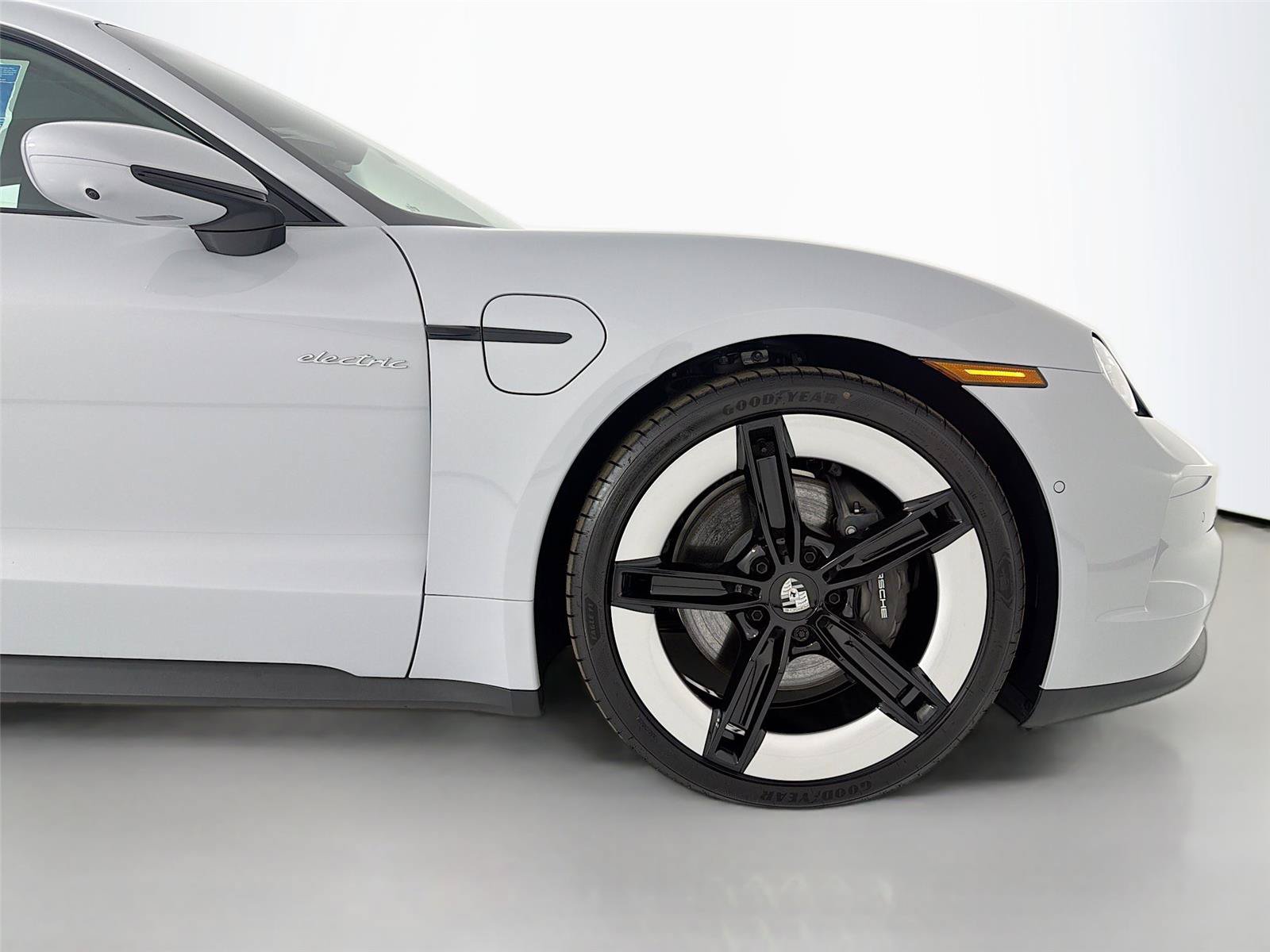 New 2025 Porsche Taycan AWD/4WD image 23