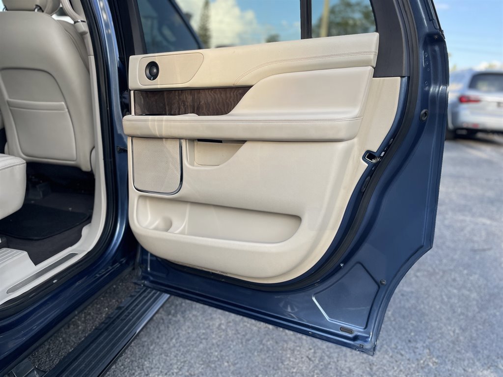 Used 2018 Lincoln Navigator L Select w/ Technology Package RWD image 46