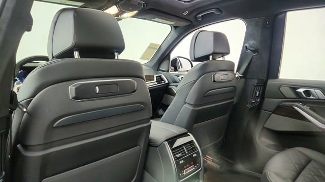 Used 2024 BMW X7 xDrive40i w/ M Sport Package image 35