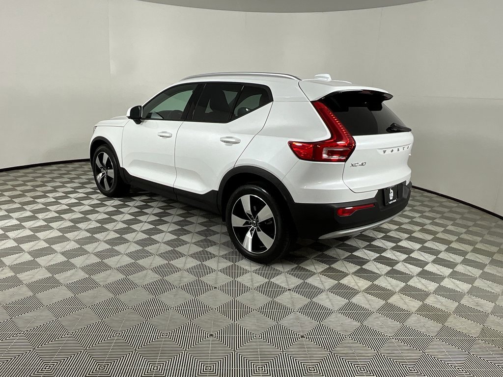 Used 2021 Volvo XC40 T5 Momentum w/ Premium Package image 3