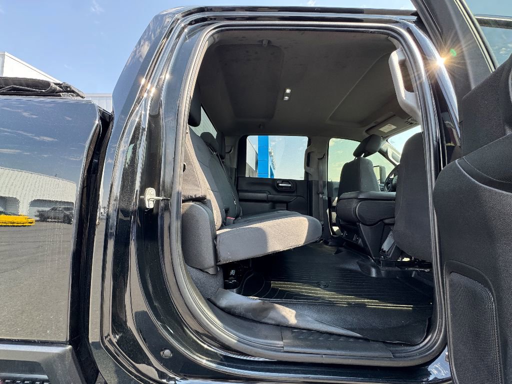 Used 2020 Chevrolet Silverado 2500 Custom w/ Custom Value Package image 11