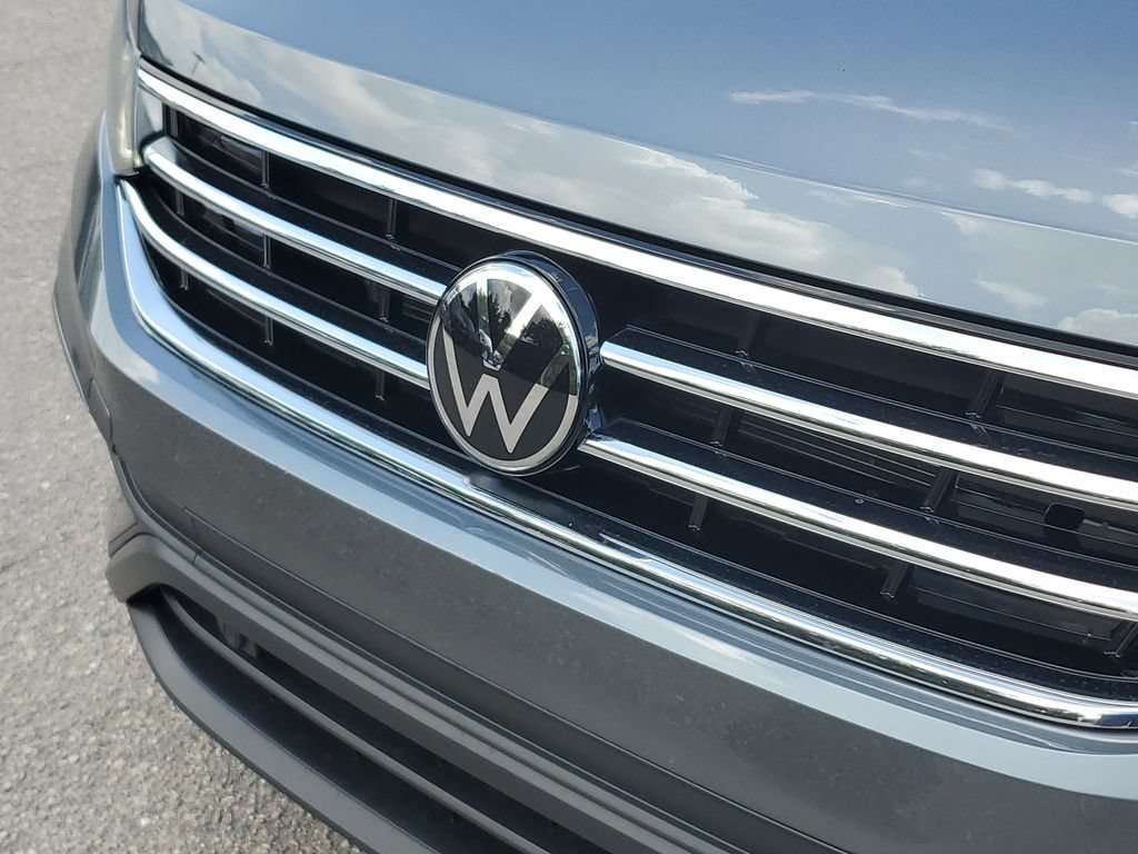 Certified 2023 Volkswagen Tiguan SE w/ Panoramic Sunroof Package FWD image 11