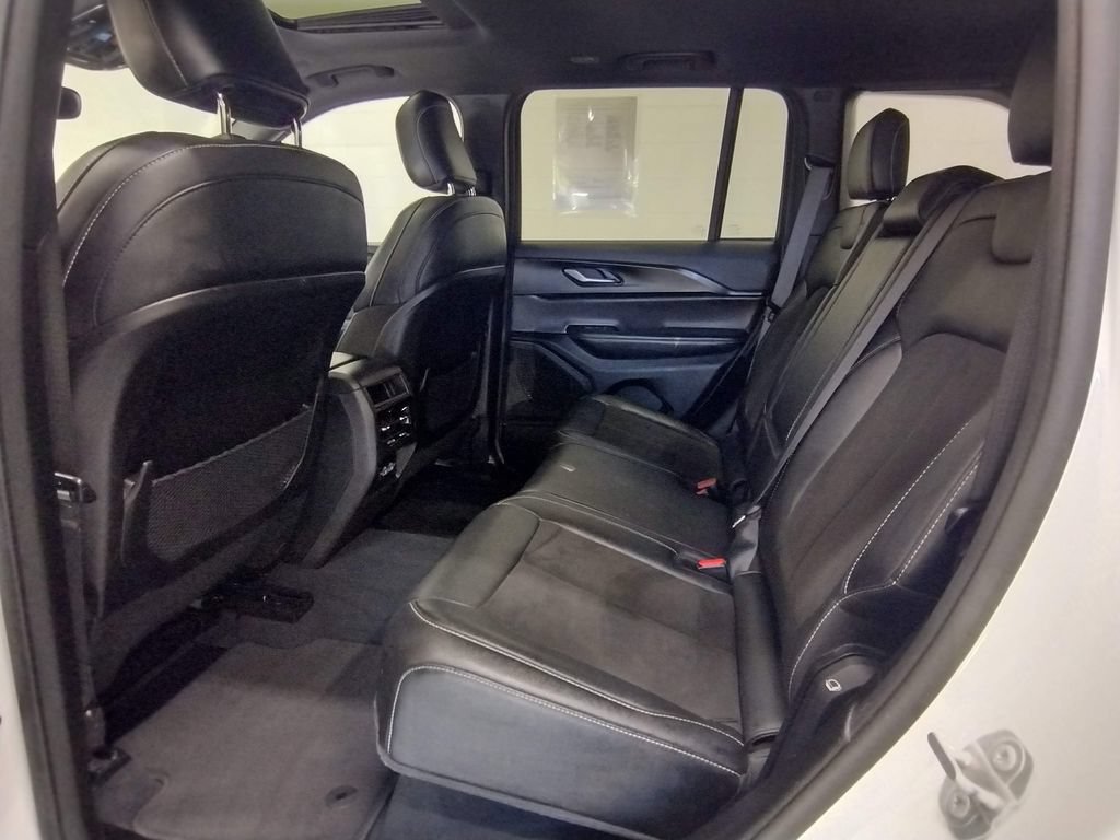 Used 2023 Jeep Grand Cherokee Altitude AWD/4WD image 27
