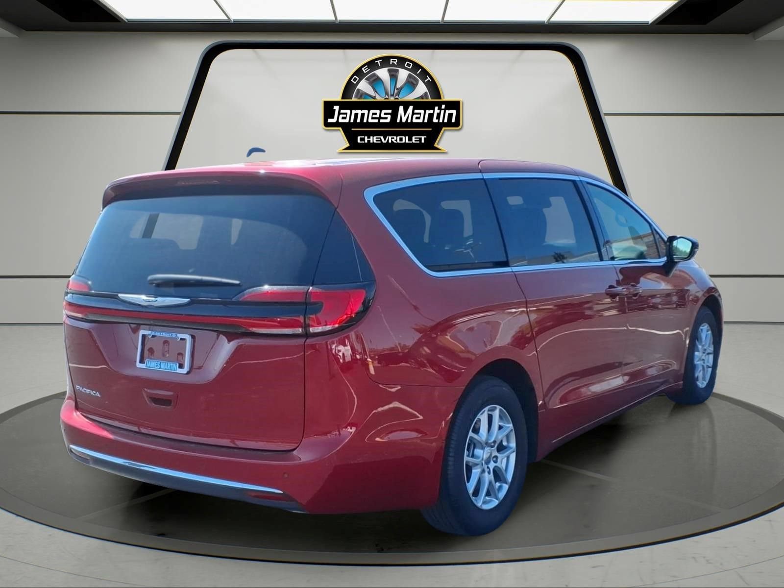 Used 2025 Chrysler Pacifica Select FWD image 4