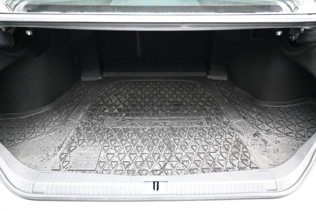 Used 2022 Toyota Avalon XLE w/ Moonroof Package FWD image 18