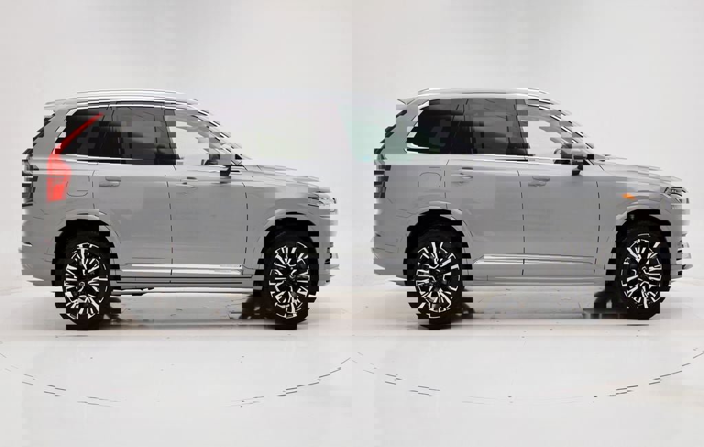 Used 2024 Volvo XC90 T8 Plus w/ Protection Package Premier image 2