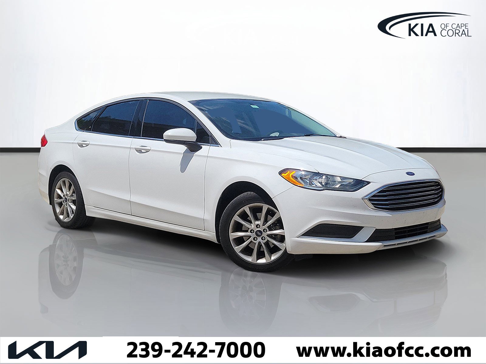 Used 2017 Ford Fusion SE w/ Fusion SE Technology Package image 1
