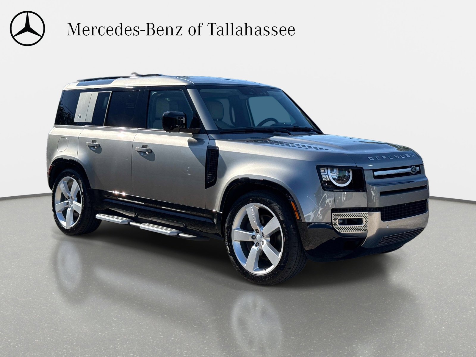 Used 2023 Land Rover Defender 110 S AWD/4WD image 4
