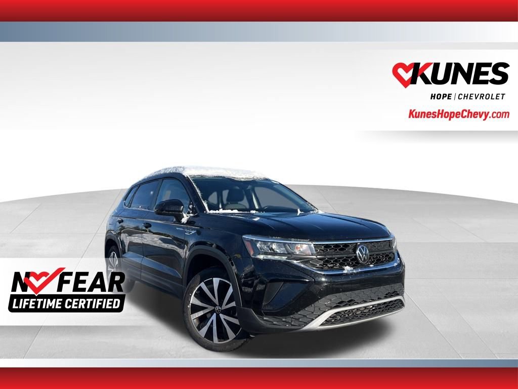 Used 2024 Volkswagen Taos SE image 1