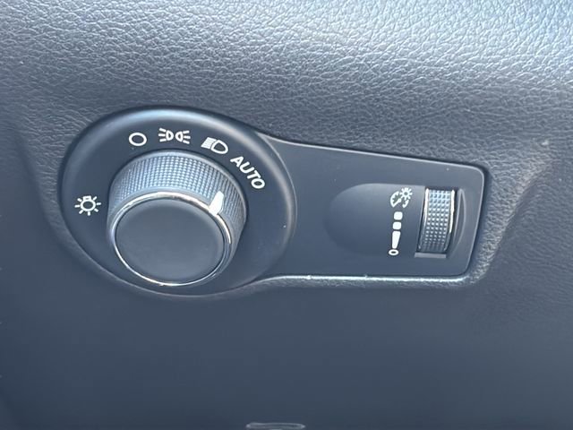 Used 2024 Jeep Compass Sport image 32