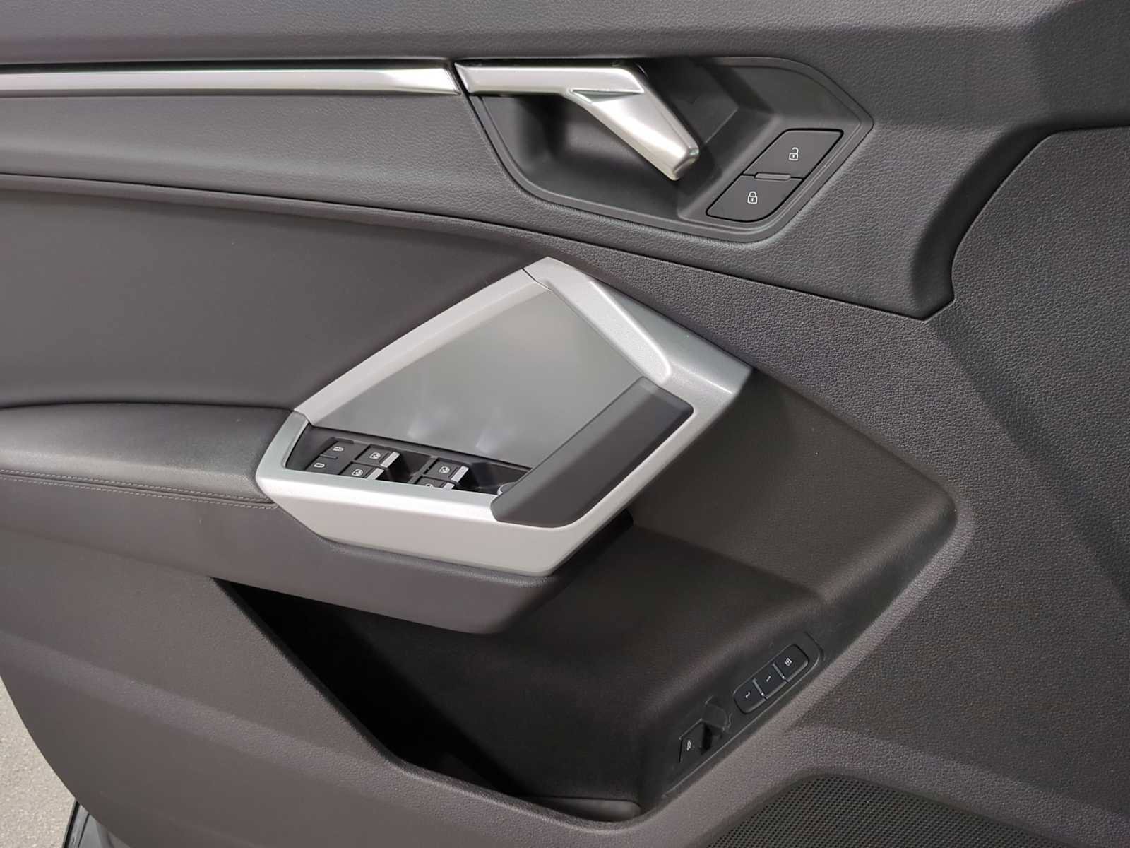 Used 2023 Audi Q3 2.0T Premium w/ Convenience Package image 16