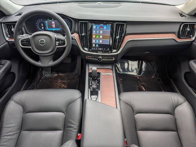 Used 2025 Volvo V60 B5 Cross Country Plus image 19