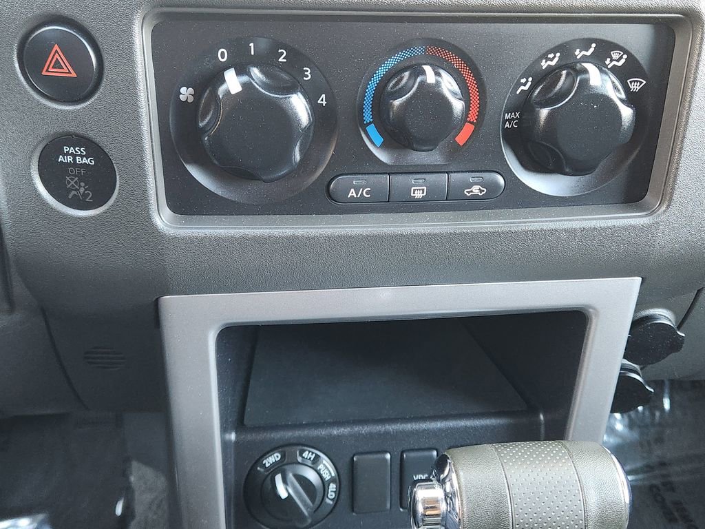 Used 2010 Nissan Pathfinder S image 22