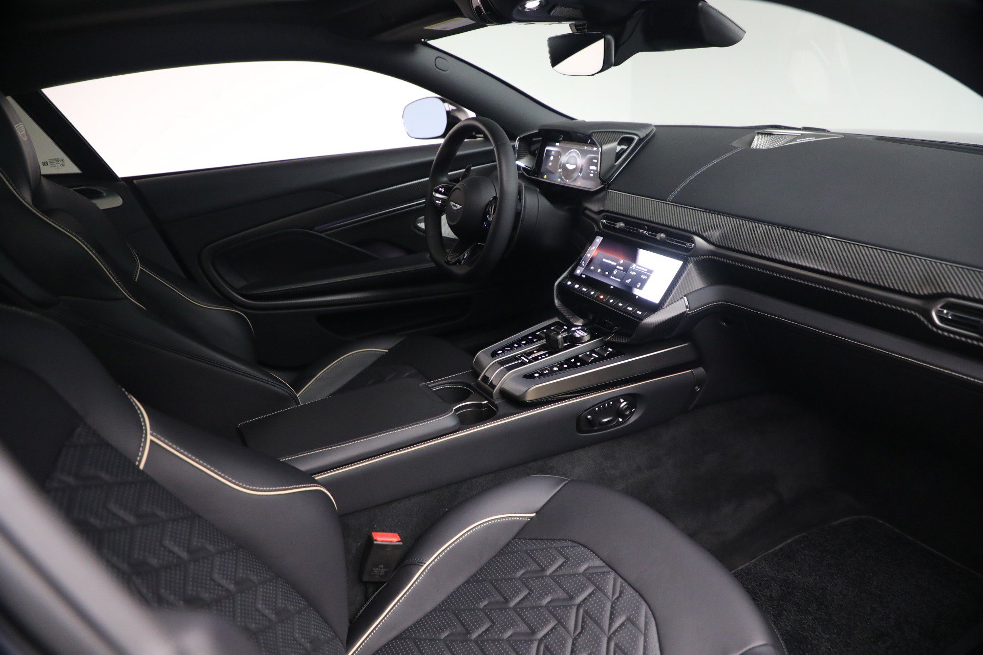 Used 2025 Aston Martin Vanquish RWD image 20