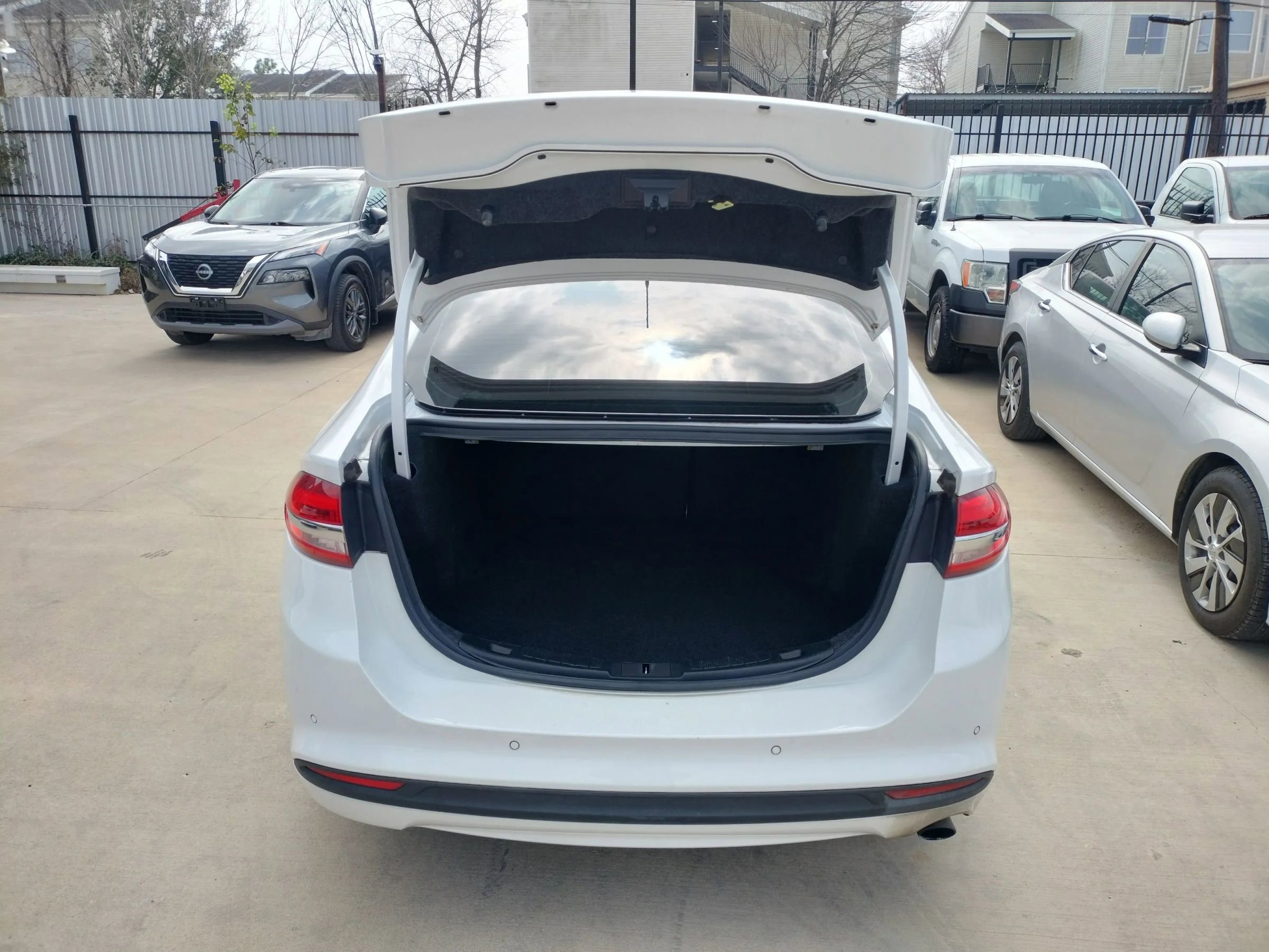 Used 2018 Ford Fusion SE w/ Fusion SE Technology Package image 6