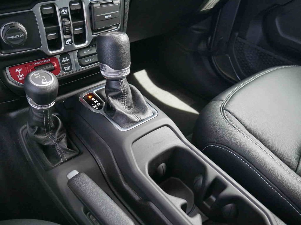 Used 2025 Jeep Wrangler Unlimited Rubicon AWD/4WD image 31