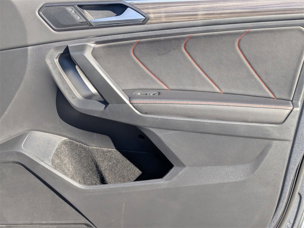 Used 2024 Volkswagen Tiguan SE image 37