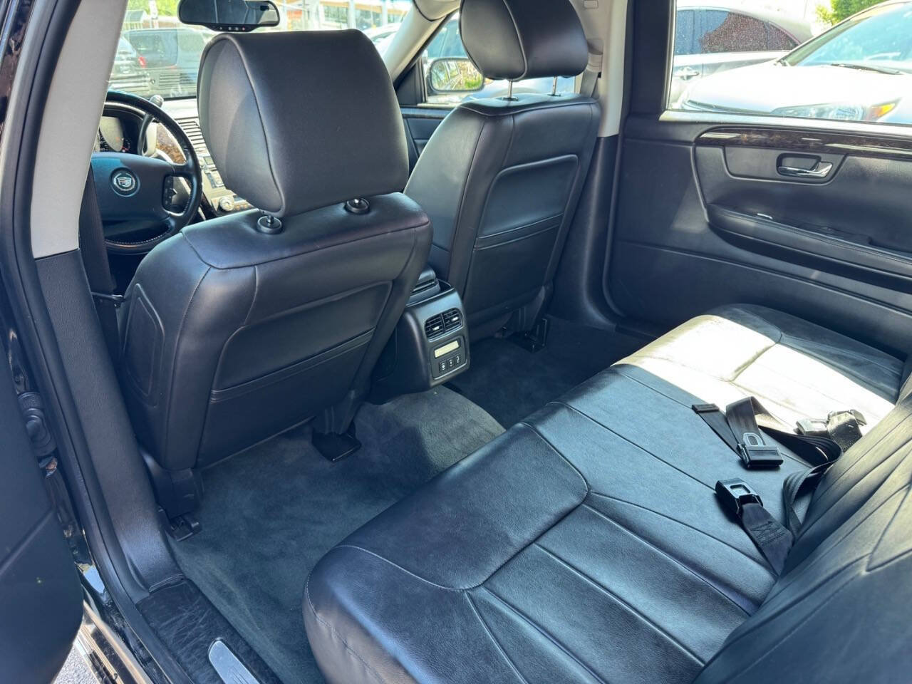 Used 2011 Cadillac DTS Limousine FWD image 17