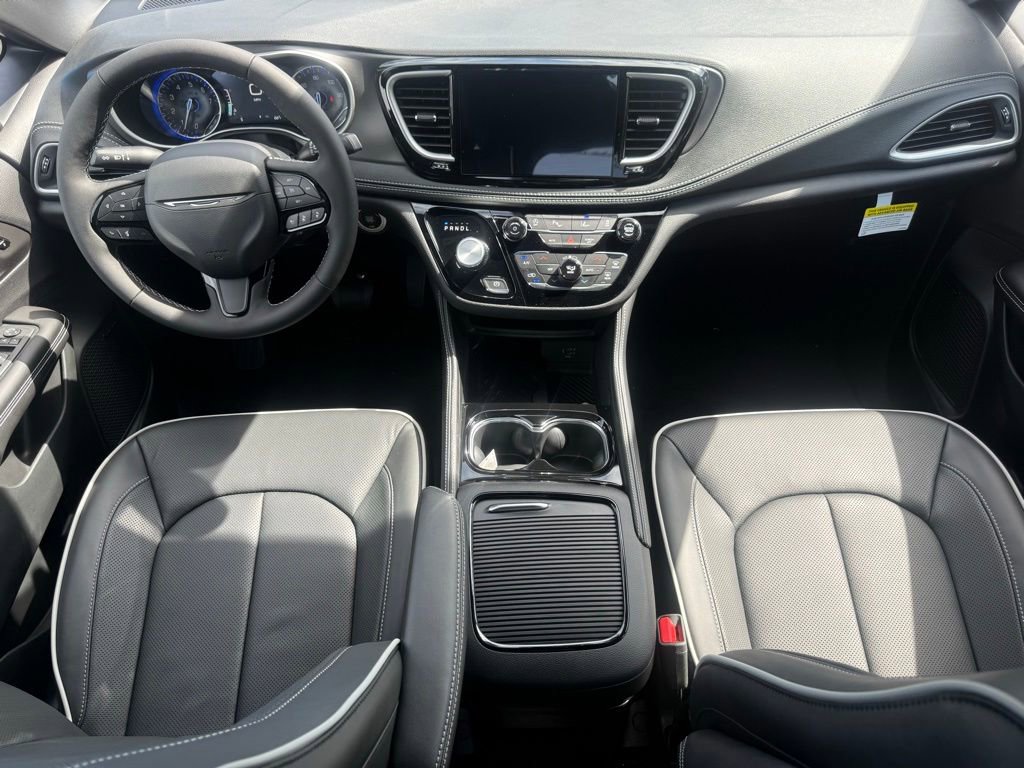 New 2027 Chrysler Pacifica Limited AWD/4WD image 60