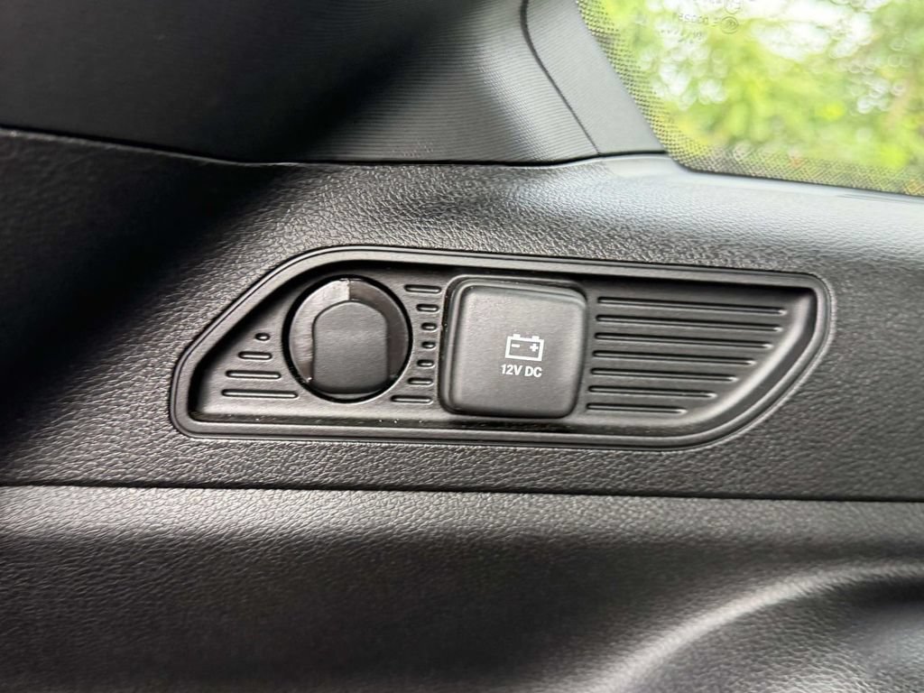 Certified 2025 Jeep Grand Cherokee Laredo AWD/4WD image 14