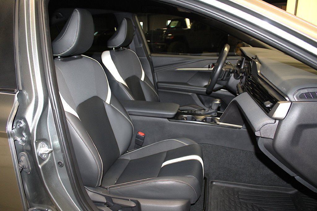 Used 2025 Toyota Camry SE w/ Convenience Package AWD/4WD image 26