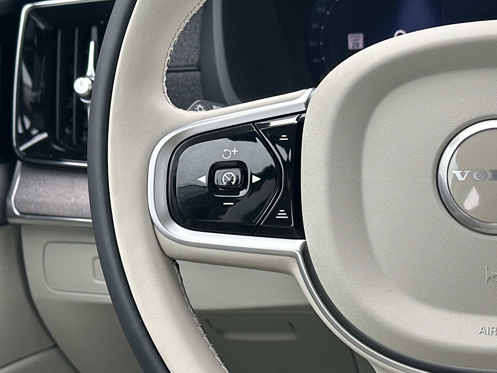 New 2026 Volvo XC90 T8 Ultra w/ Protection Package Premier AWD/4WD image 8