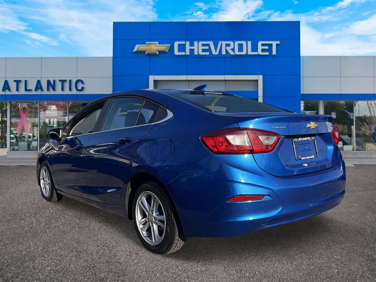 Used 2018 Chevrolet Cruze LT w/ Sun And Sound Package FWD image 3