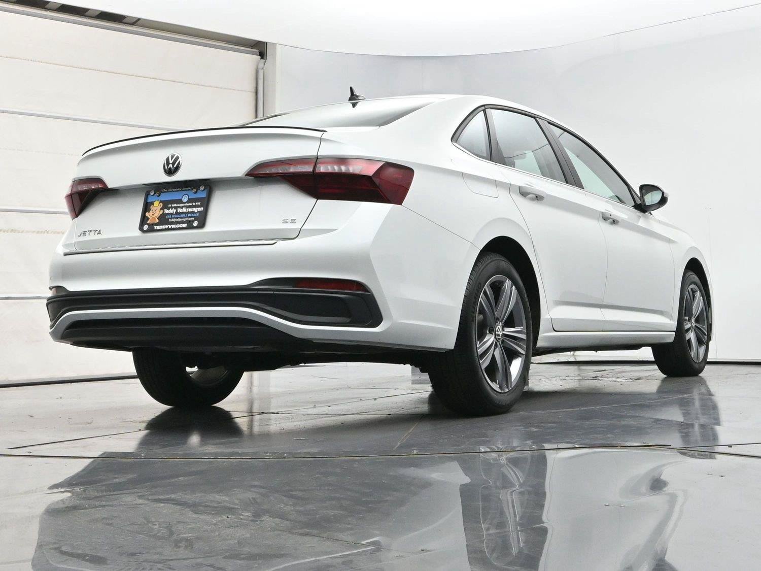 Used 2023 Volkswagen Jetta SE w/ Panoramic Sunroof Package FWD image 31