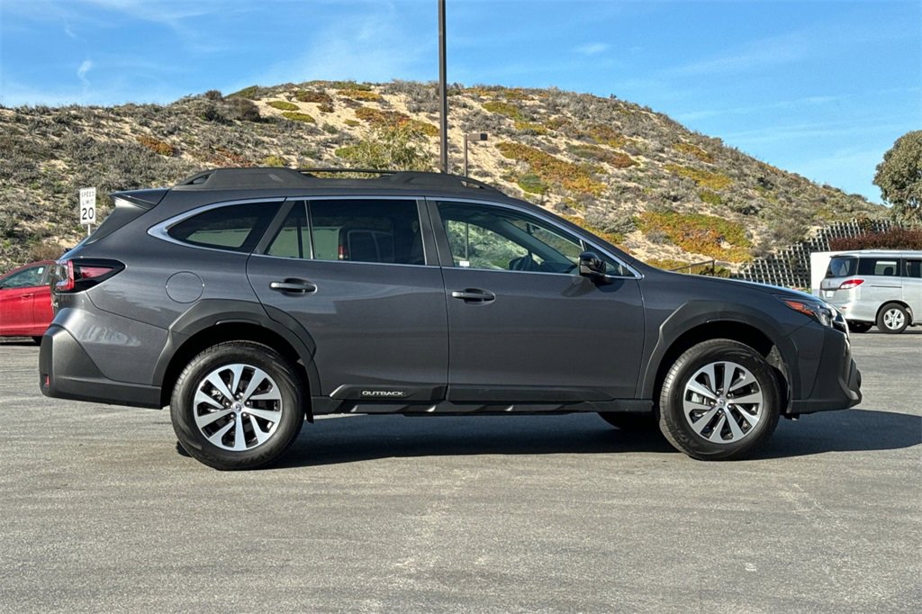 Used 2025 Subaru Outback Premium w/ Popular Package #1A image 3