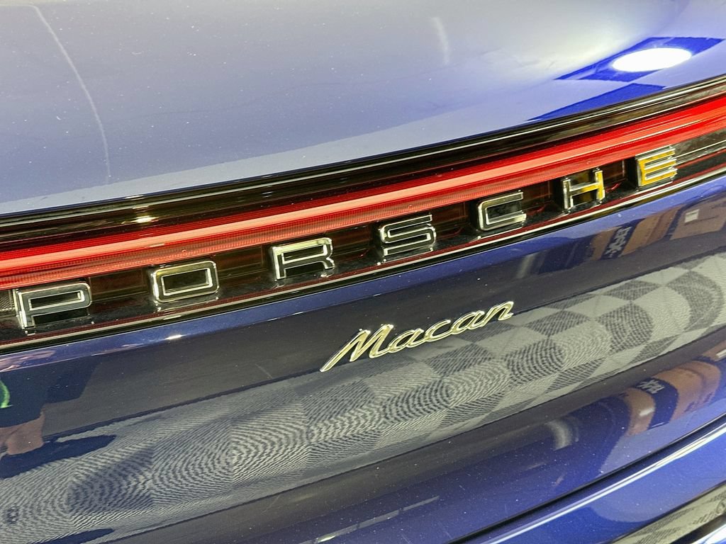 Certified 2024 Porsche Macan AWD/4WD image 34