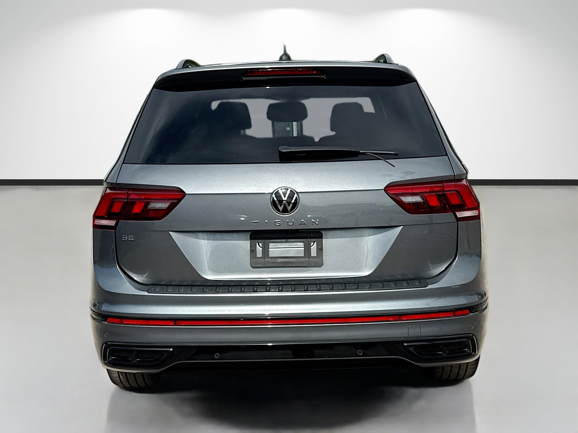 Used 2023 Volkswagen Tiguan SE R-Line FWD image 4
