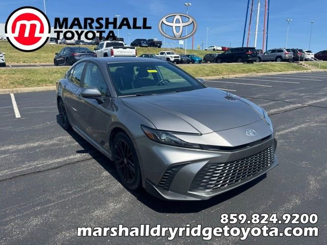 Used 2025 Toyota Camry SE FWD image 1
