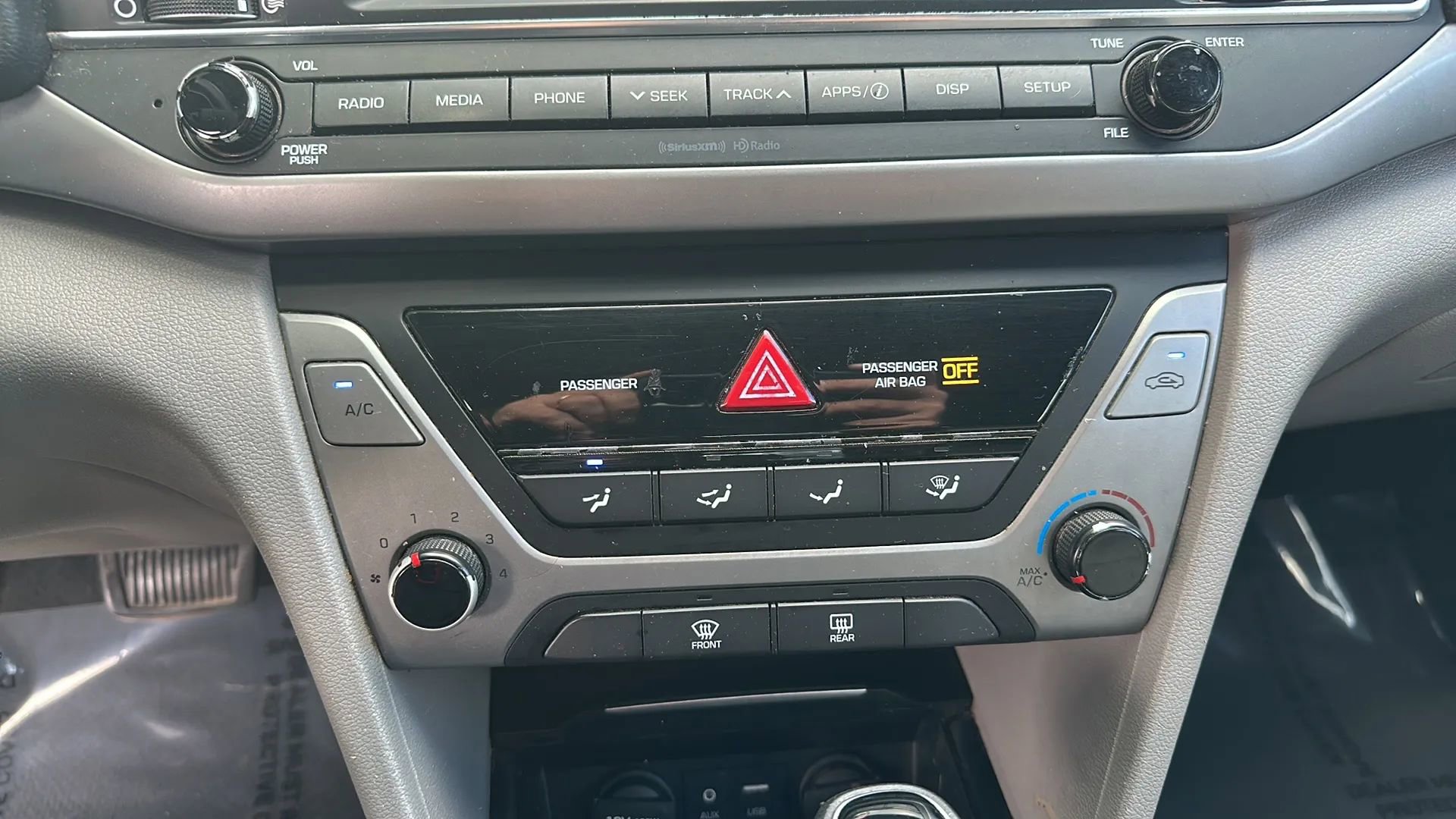 Used 2017 Hyundai Elantra SE FWD image 34