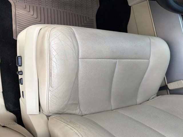 Used 2017 Ford Expedition XLT w/ Equipment Group 202A RWD image 9