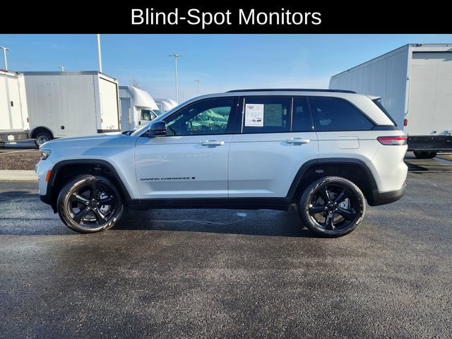 Used 2025 Jeep Grand Cherokee Limited w/ Luxury Tech Group II image 4