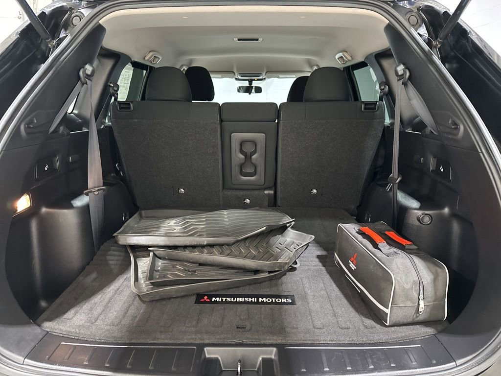 Used 2022 Mitsubishi Outlander ES AWD/4WD image 16