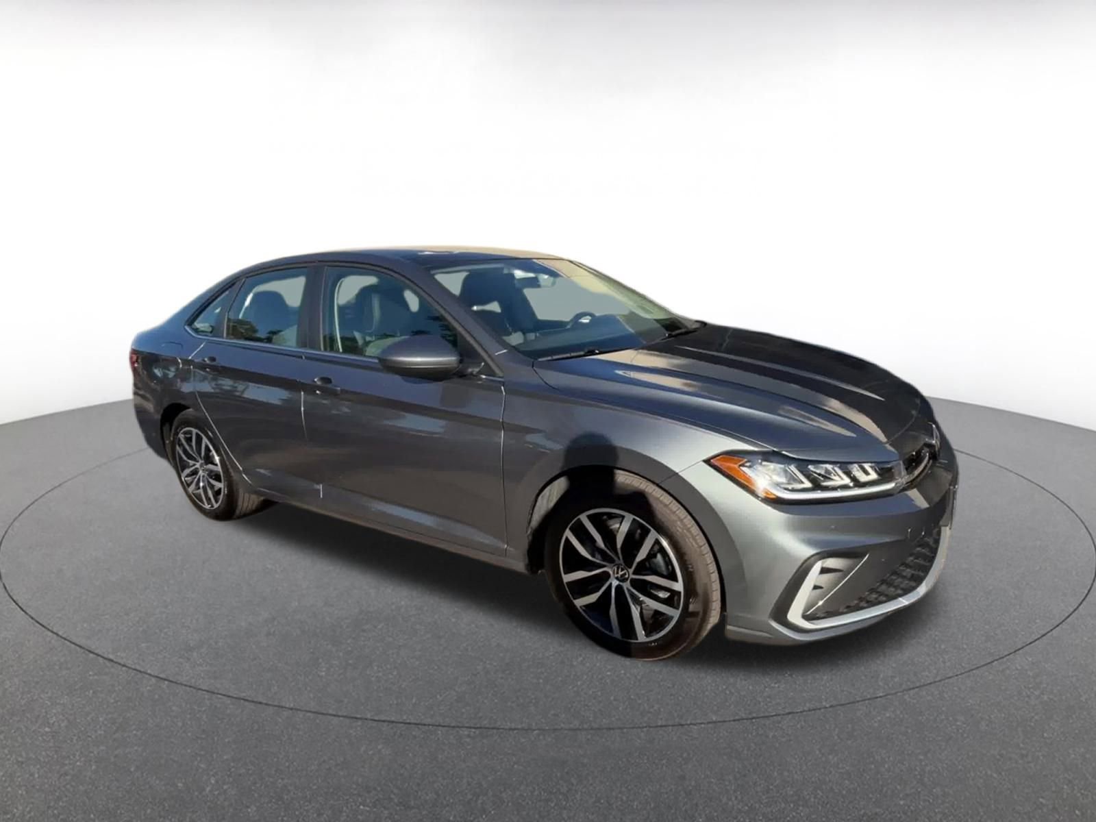 Used 2025 Volkswagen Jetta SE video 2